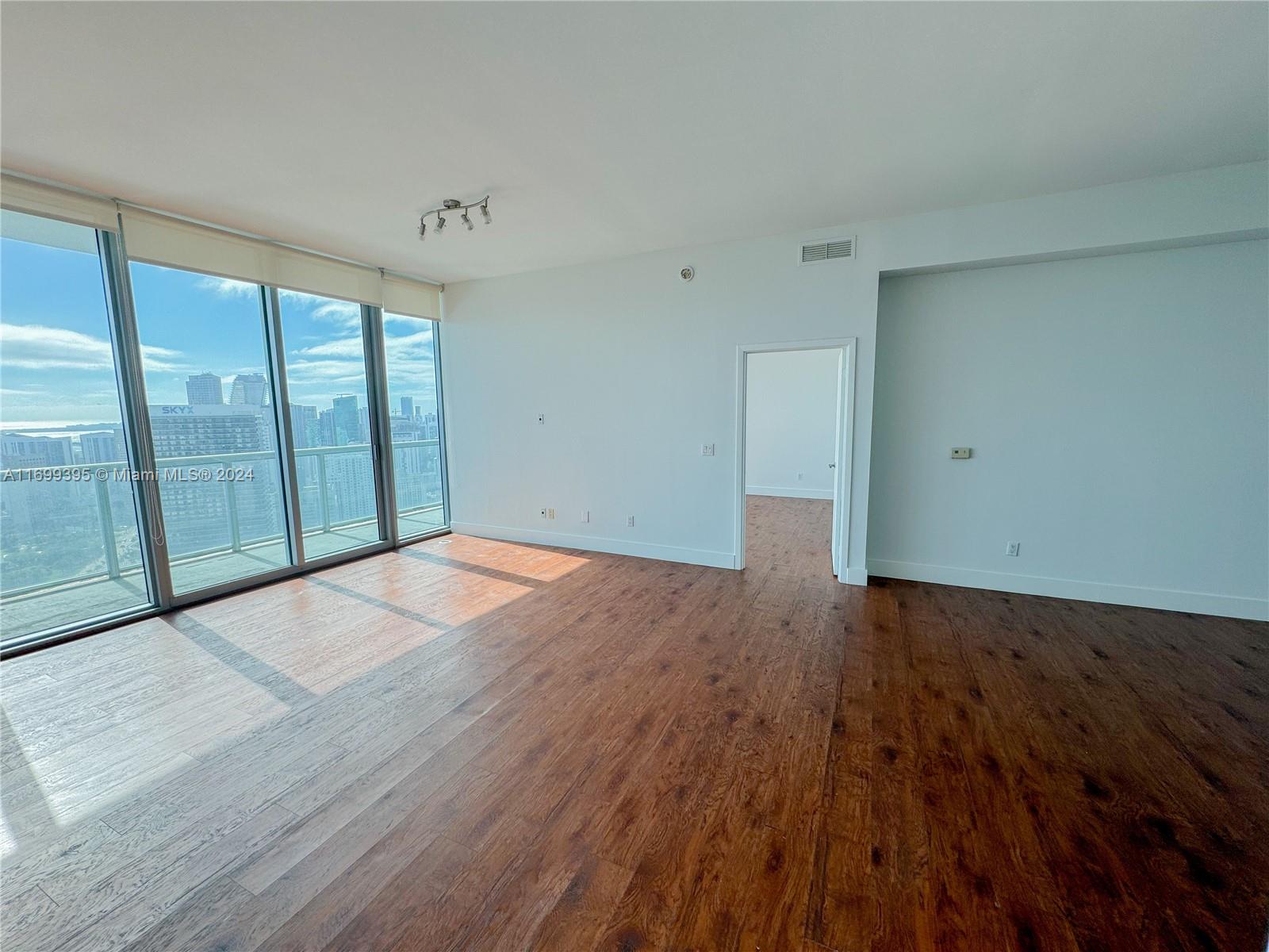 888 Biscayne Blvd #5504, Miami FL 33132
