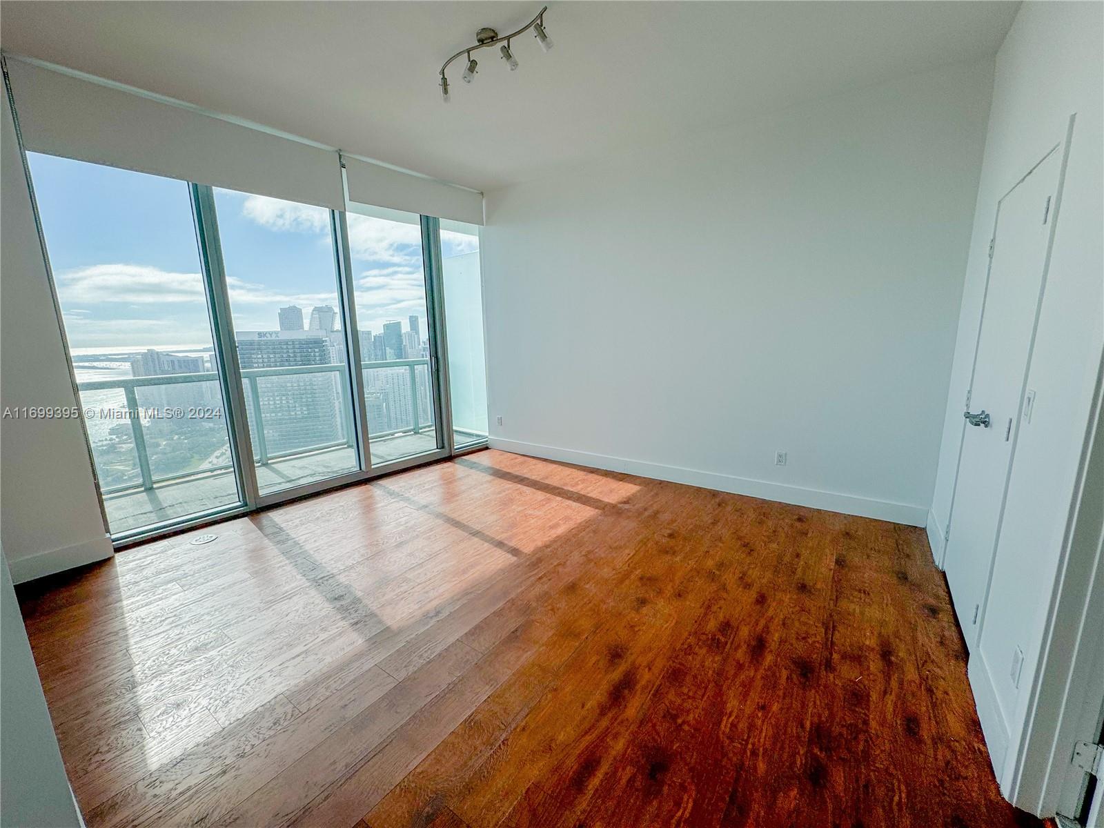 888 Biscayne Blvd #5504, Miami FL 33132