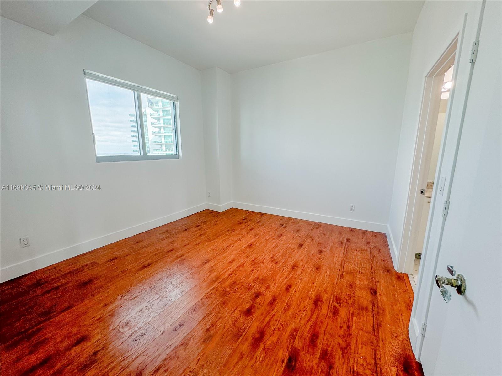 888 Biscayne Blvd #5504, Miami FL 33132