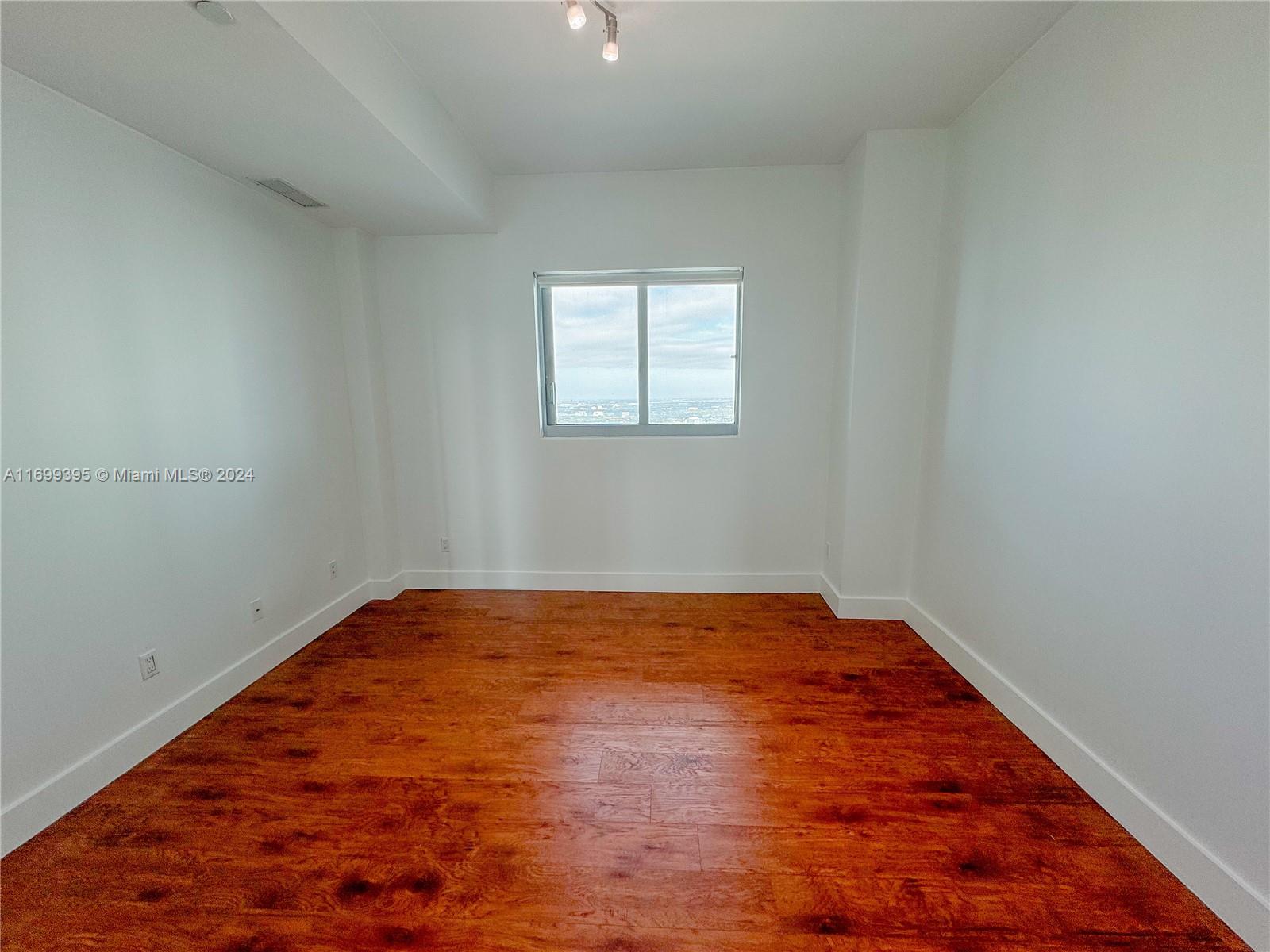 888 Biscayne Blvd #5504, Miami FL 33132