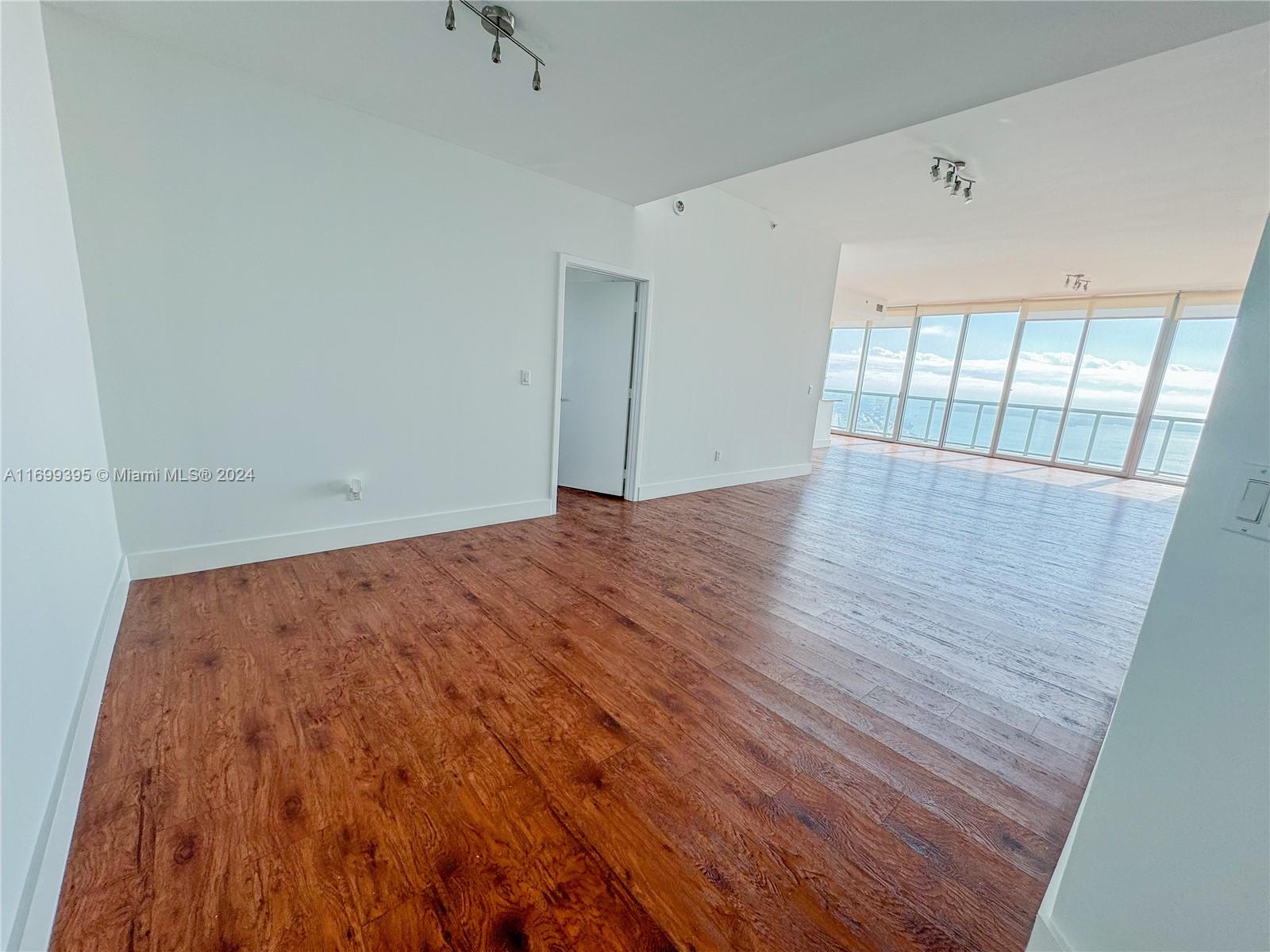 888 Biscayne Blvd #5504, Miami FL 33132