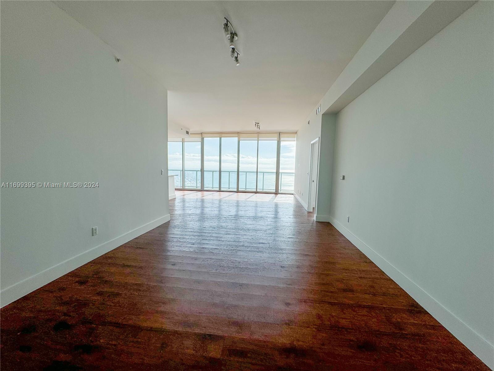 888 Biscayne Blvd #5504, Miami FL 33132