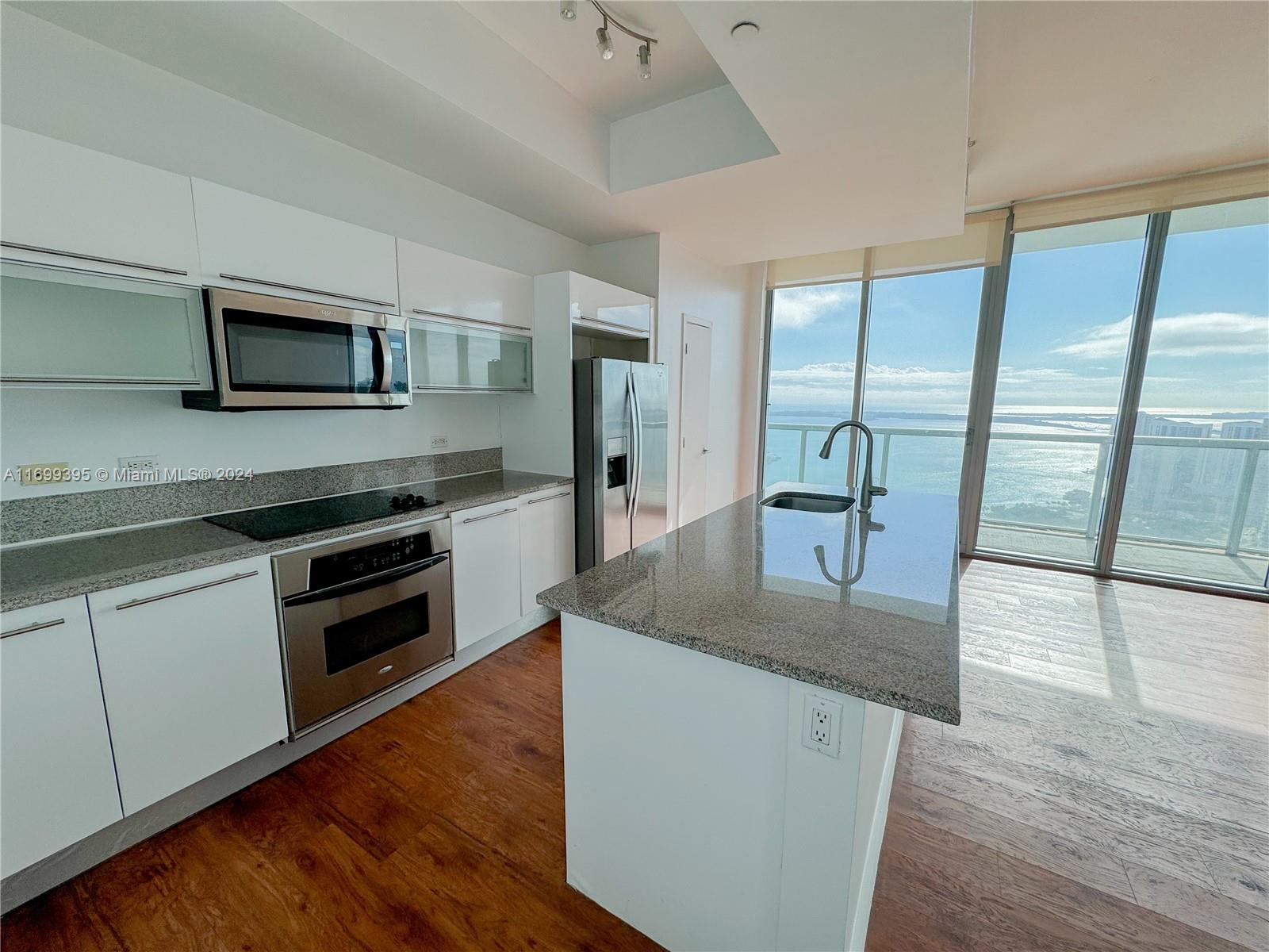 888 Biscayne Blvd #5504, Miami FL 33132