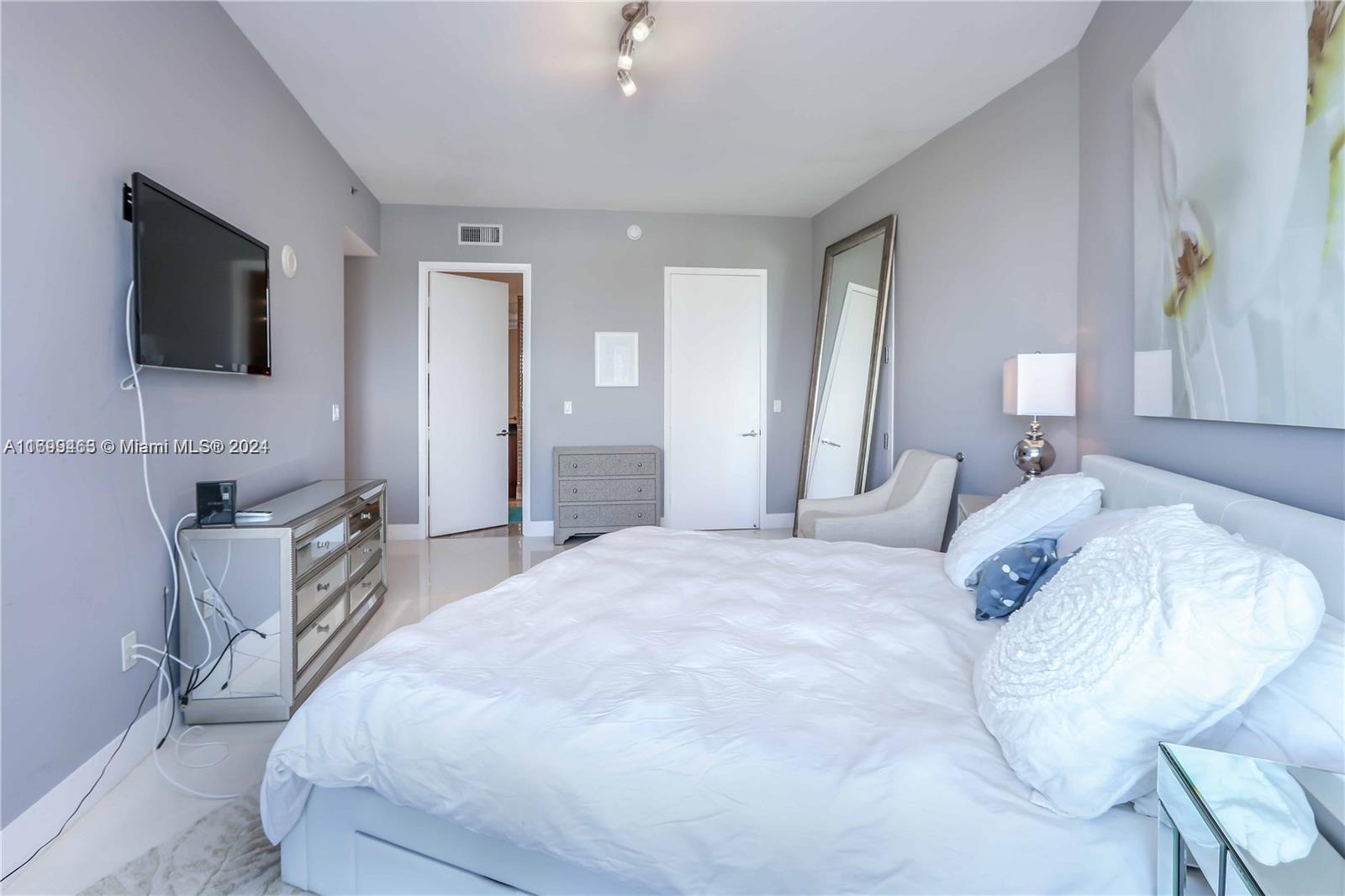 16001 Collins Ave #1405, Sunny Isles Beach FL 33160