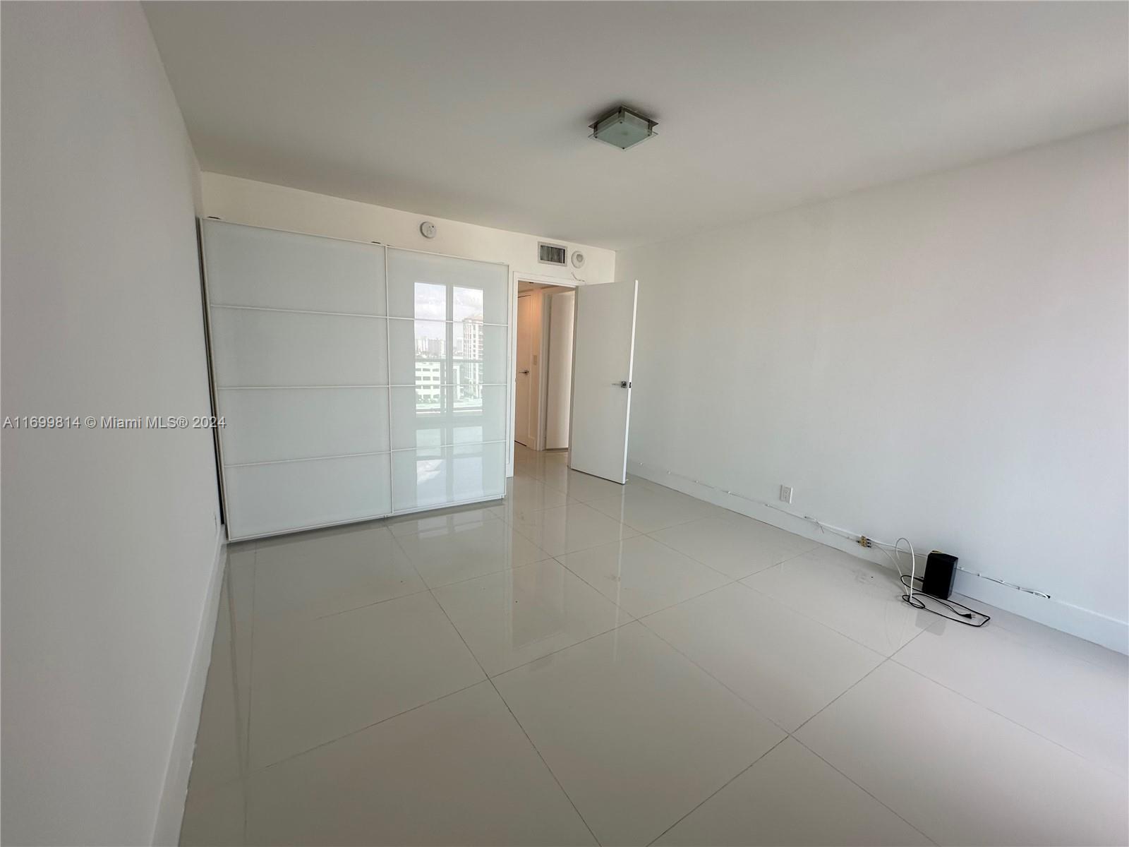 100 Bayview Dr #1528, Sunny Isles Beach, Florida image 16