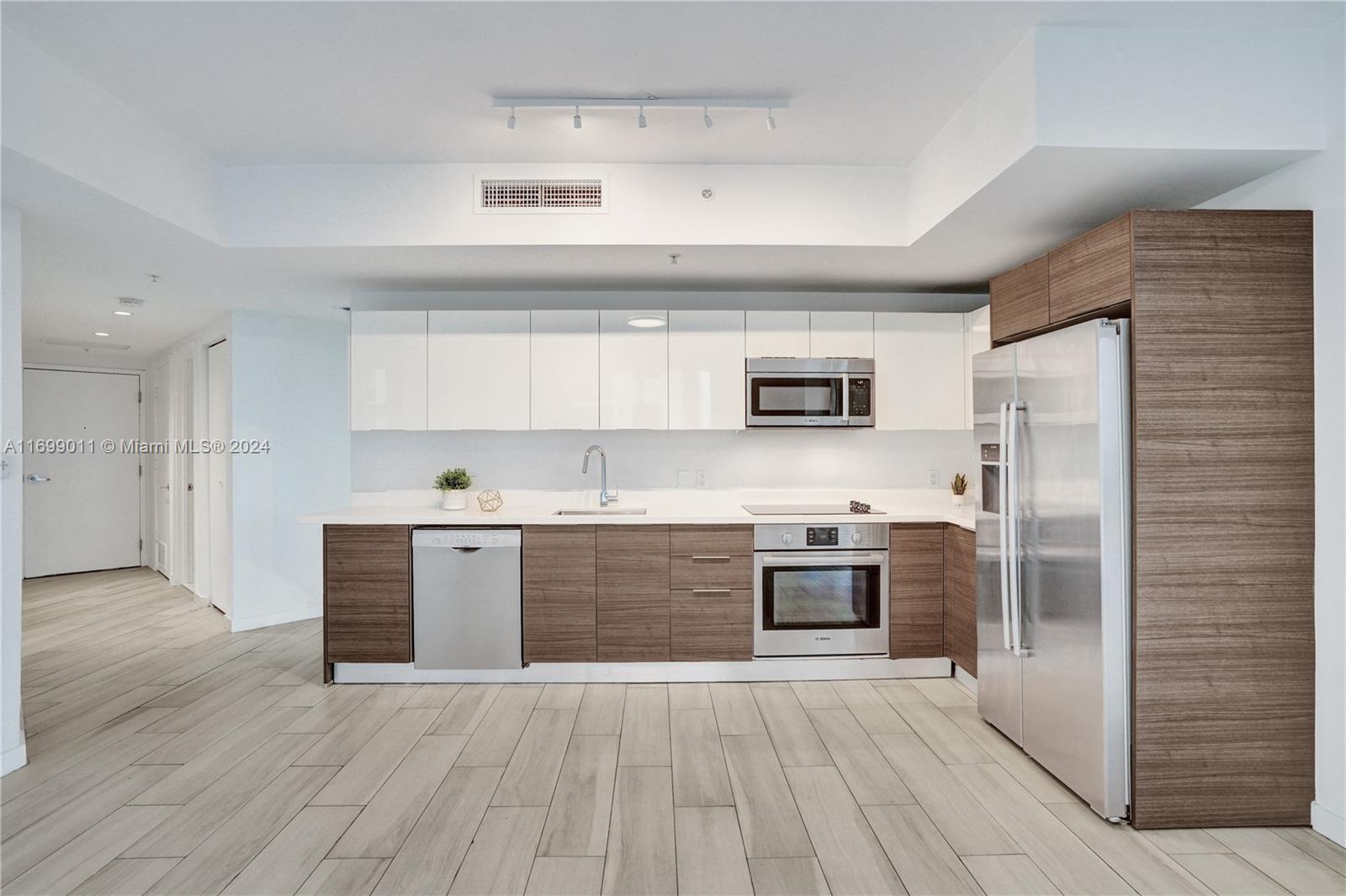 1010 SW 2nd Ave #1708, Miami FL 33130