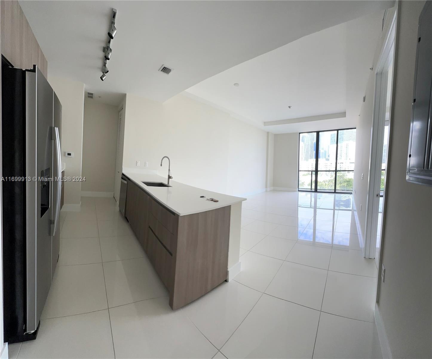 201 SW 17th Rd #811, Miami FL 33129