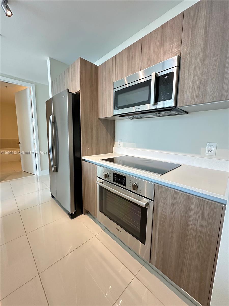 201 SW 17th Rd #811, Miami FL 33129