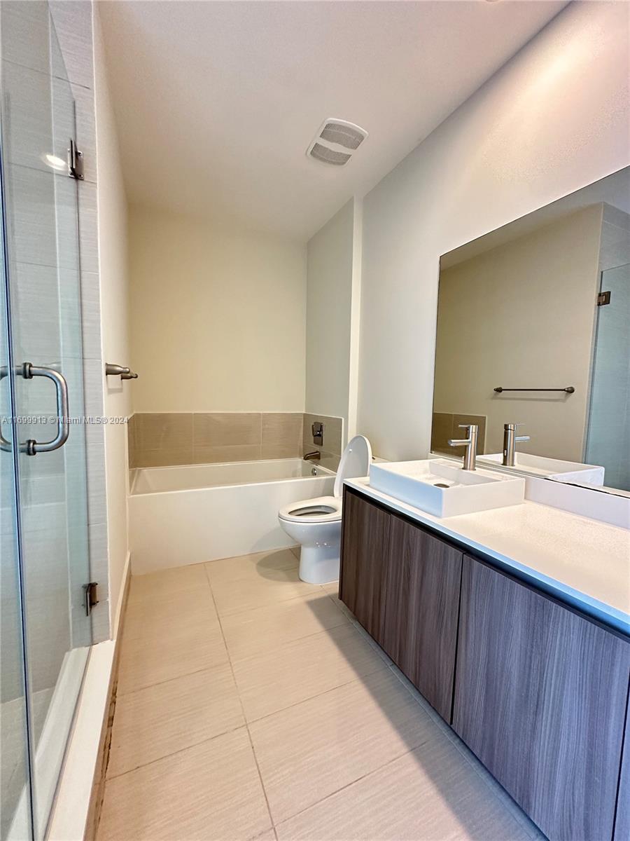 201 SW 17th Rd #811, Miami FL 33129