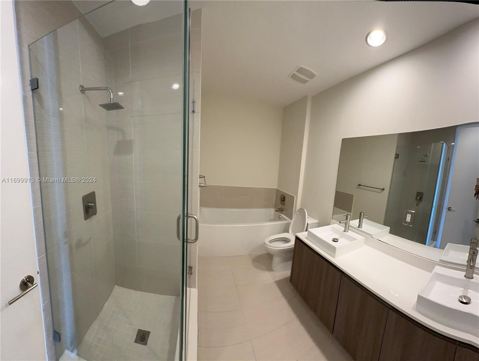 201 SW 17th Rd #811, Miami FL 33129