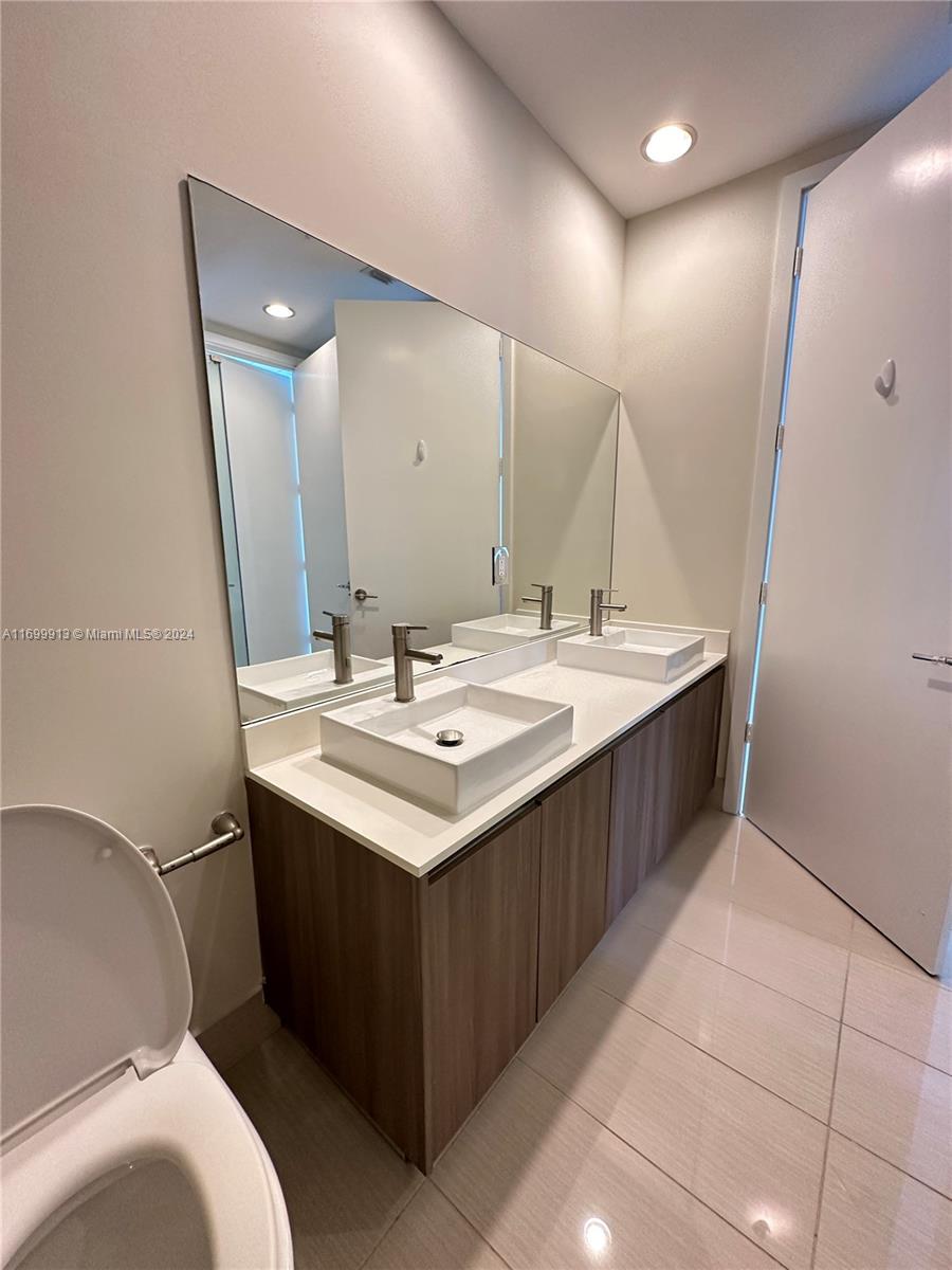 201 SW 17th Rd #811, Miami FL 33129
