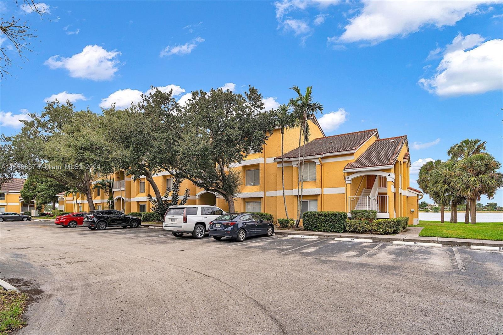 2351 NW 33rd St #506, Oakland Park, Florida image 2