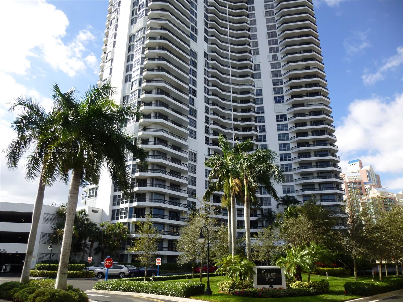 BEAUTIFUL 2 BEDROOMS PLUS DEN, 2 BATHROOMS, TILE FLOORS, STAILESS STEEL APPLIANCES, BEAUTIFUL OCEAN VIEWS, CORNER UNIT, LARGE TERRRACE, HIGH FLOOR, MARINA AND GOLF COURSE, TWO PARKING SPACES, FULL SIZE WASHER & DRYER INSIDE UNIT, GYM, POOL & TENNIS COURTS. LOBBY ATENDANT.