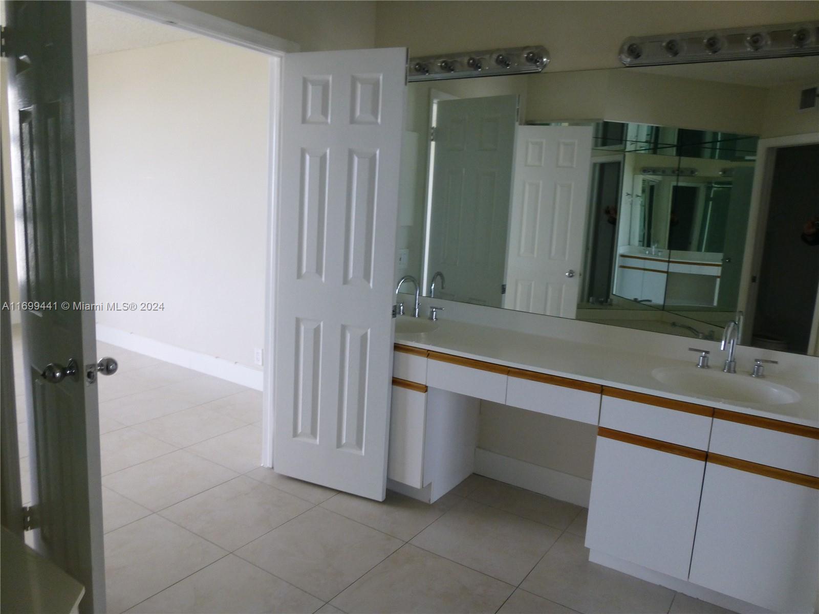 3530 Mystic Pointe Dr #3106, Aventura FL 33180