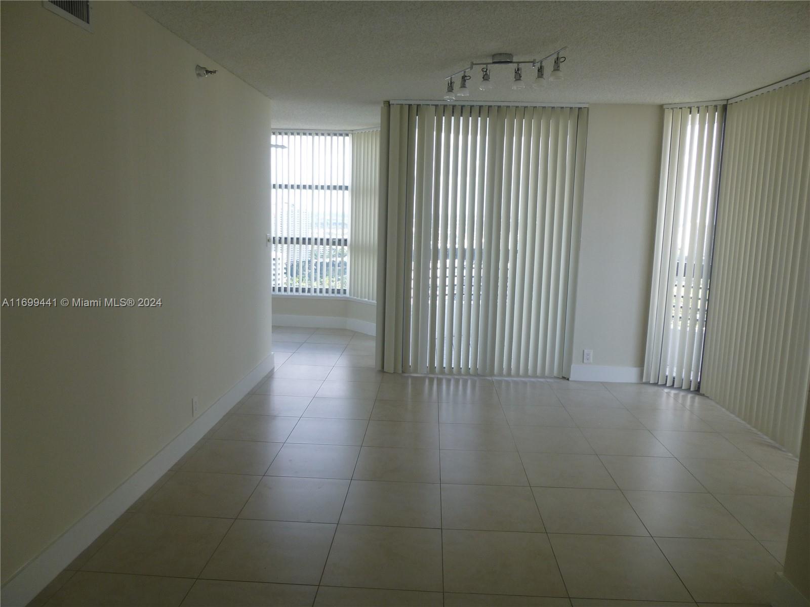 3530 Mystic Pointe Dr #3106, Aventura FL 33180
