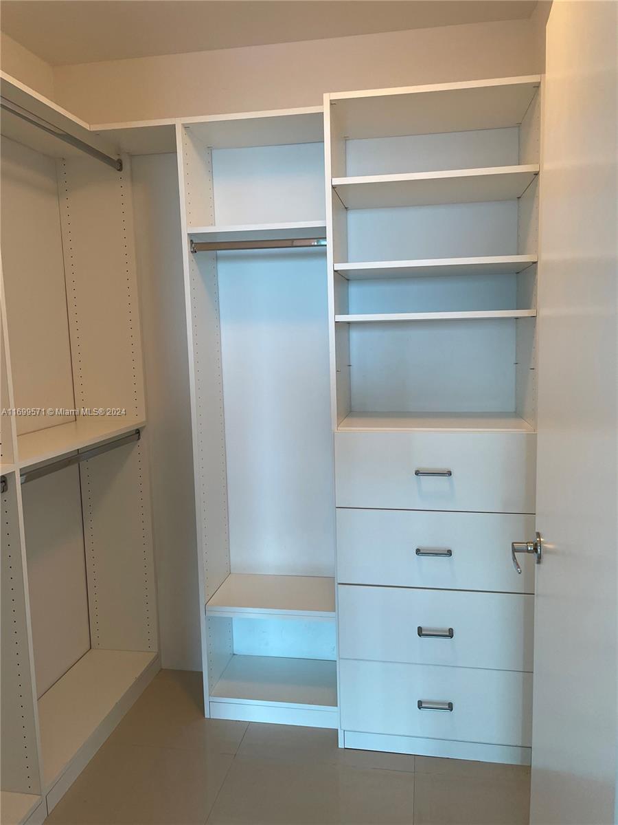 900 Biscayne Blvd #2909, Miami FL 33132