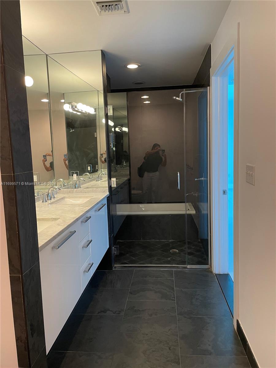 900 Biscayne Blvd #2909, Miami FL 33132