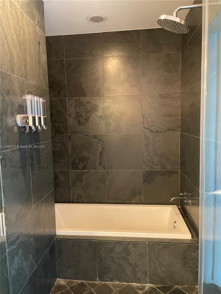900 Biscayne Blvd #2909, Miami FL 33132