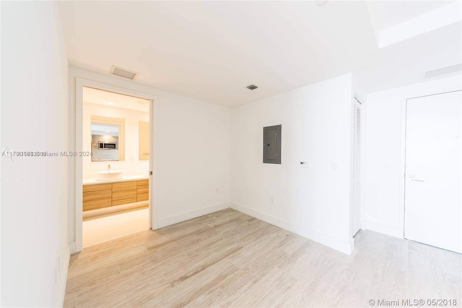 121 NE 34th St #2703, Miami FL 33137