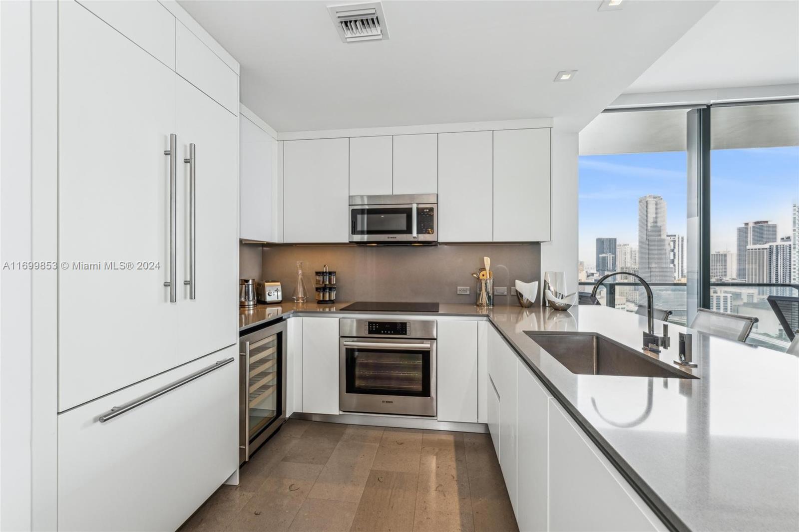 88 SW 7th St #2111, Miami FL 33130