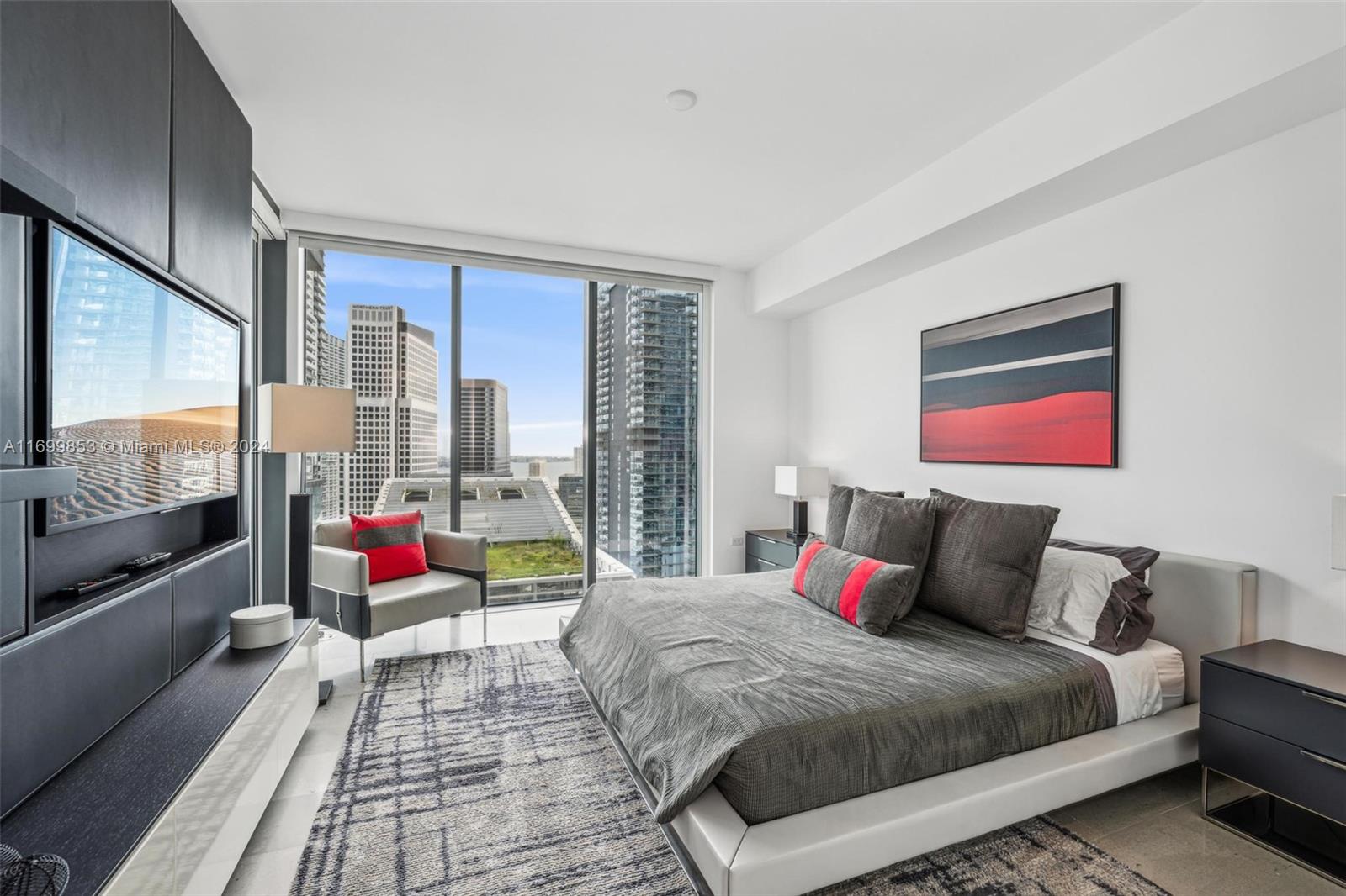 88 SW 7th St #2111, Miami FL 33130