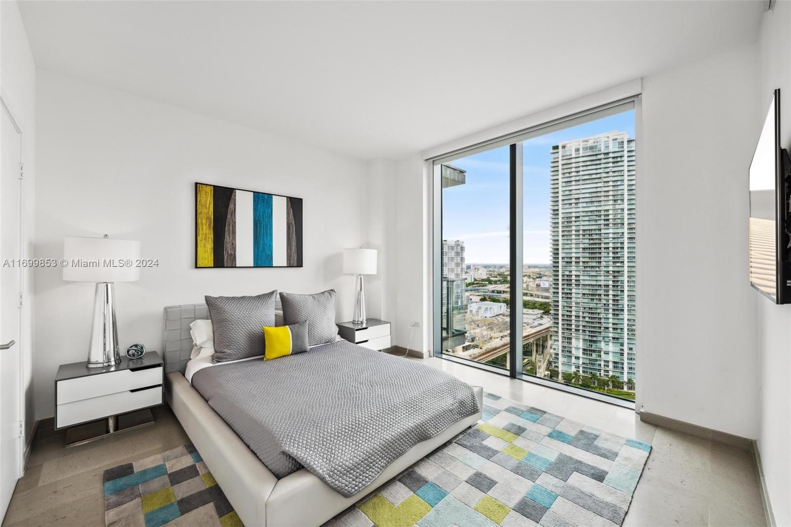 88 SW 7th St #2111, Miami FL 33130