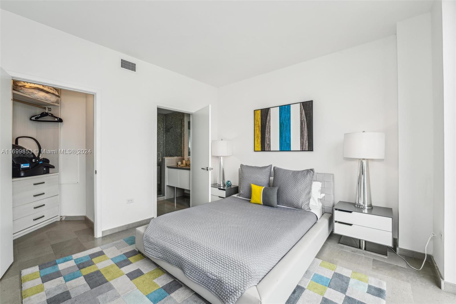 88 SW 7th St #2111, Miami FL 33130