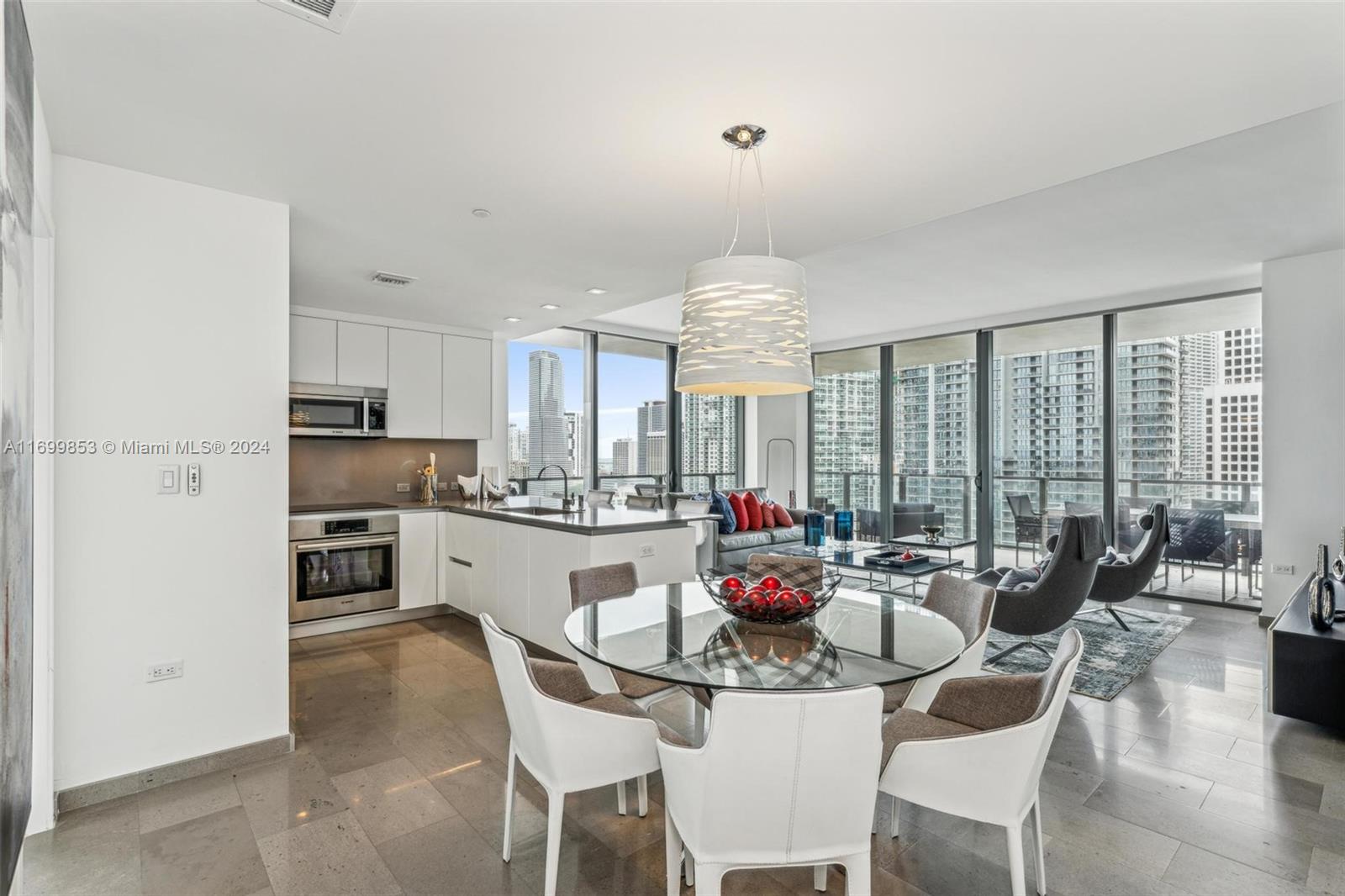88 SW 7th St #2111, Miami FL 33130