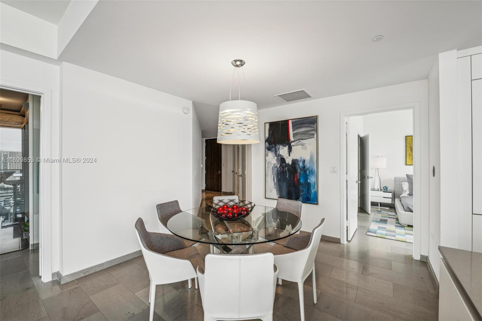 88 SW 7th St #2111, Miami FL 33130