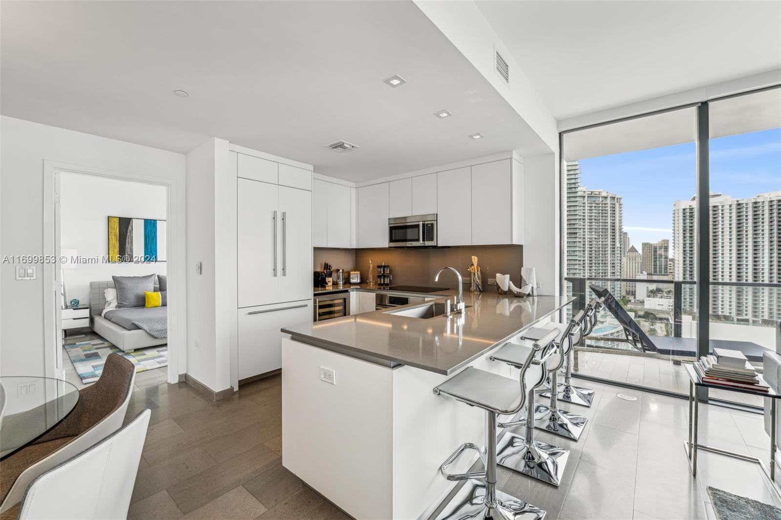 88 SW 7th St #2111, Miami FL 33130