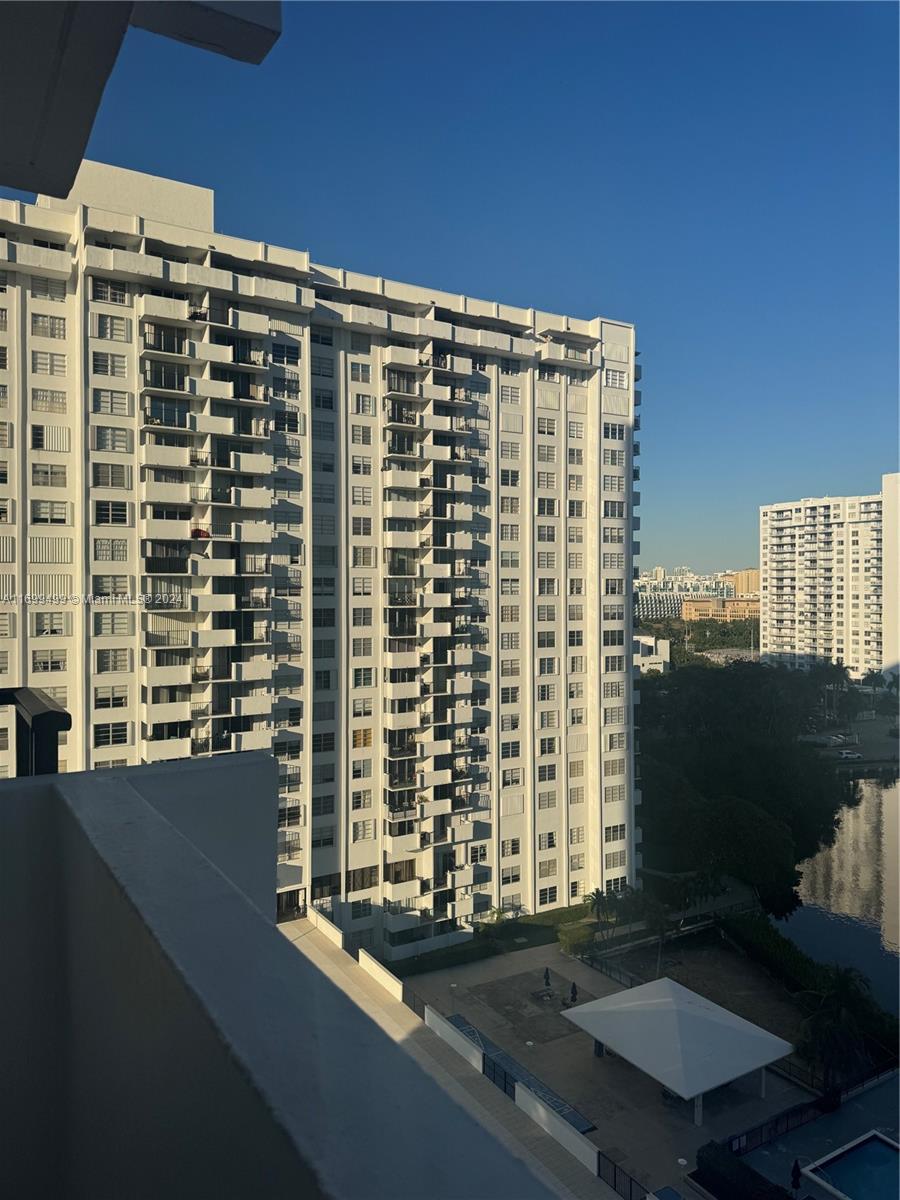 2750 NE 183rd St #1210, Aventura, Florida image 10