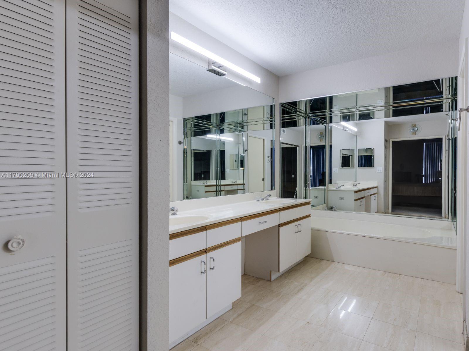 3600 Mystic Pointe Dr #1408, Aventura FL 33180