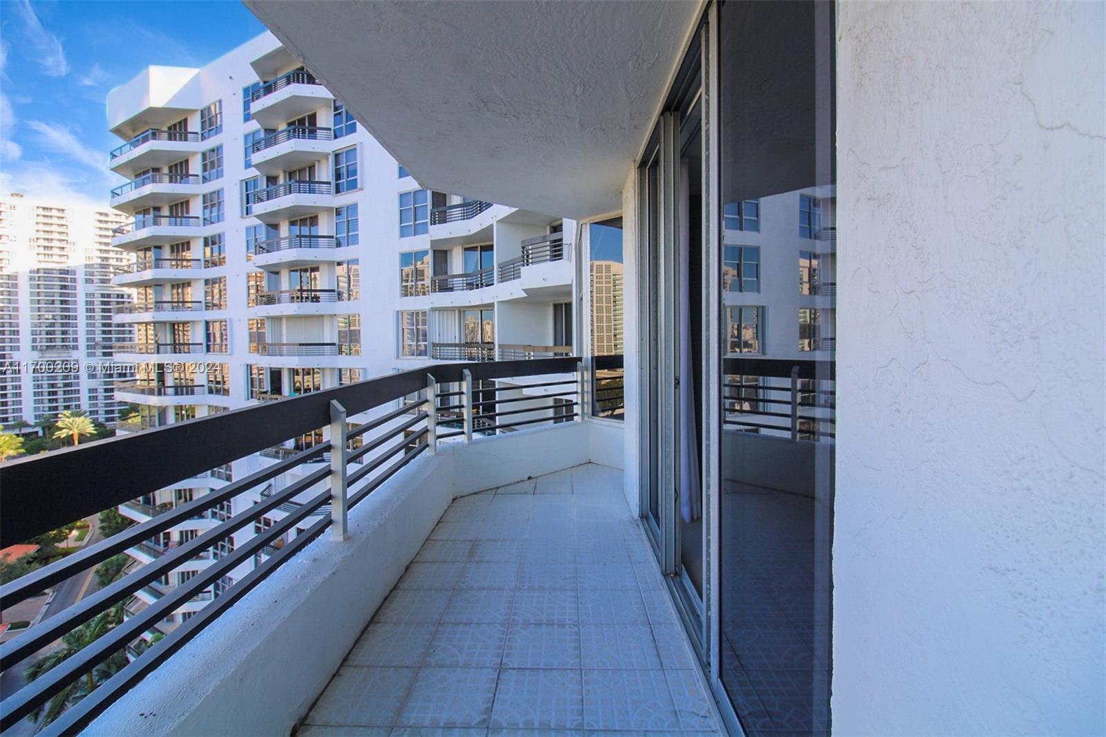 3600 Mystic Pointe Dr #1408, Aventura FL 33180