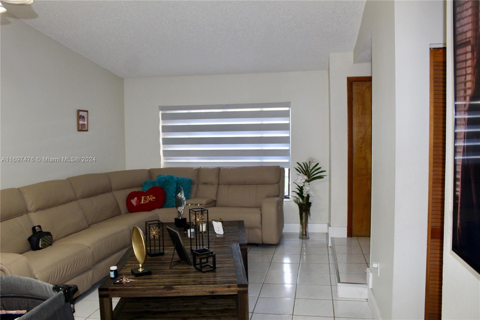 10345 NW 127th St, Hialeah Gardens, Florida image 3