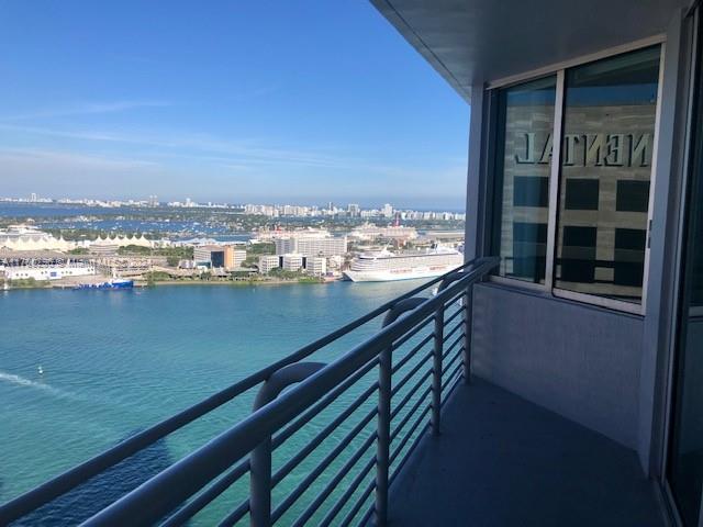 Great floor plan! 2 bedrooms/2 bathrooms with views of Biscayne Bay and Port of Miami. Condo includes Italian
kitchen cabinets and marble bath. 2 swimming pools, Jacuzzi, 2 party rooms, sundeck, sauna, 2 fitness centers,
convenience store and 24 hours security, valet and centrally located within minutes of Sobe, Grove, Gables and
Airport.