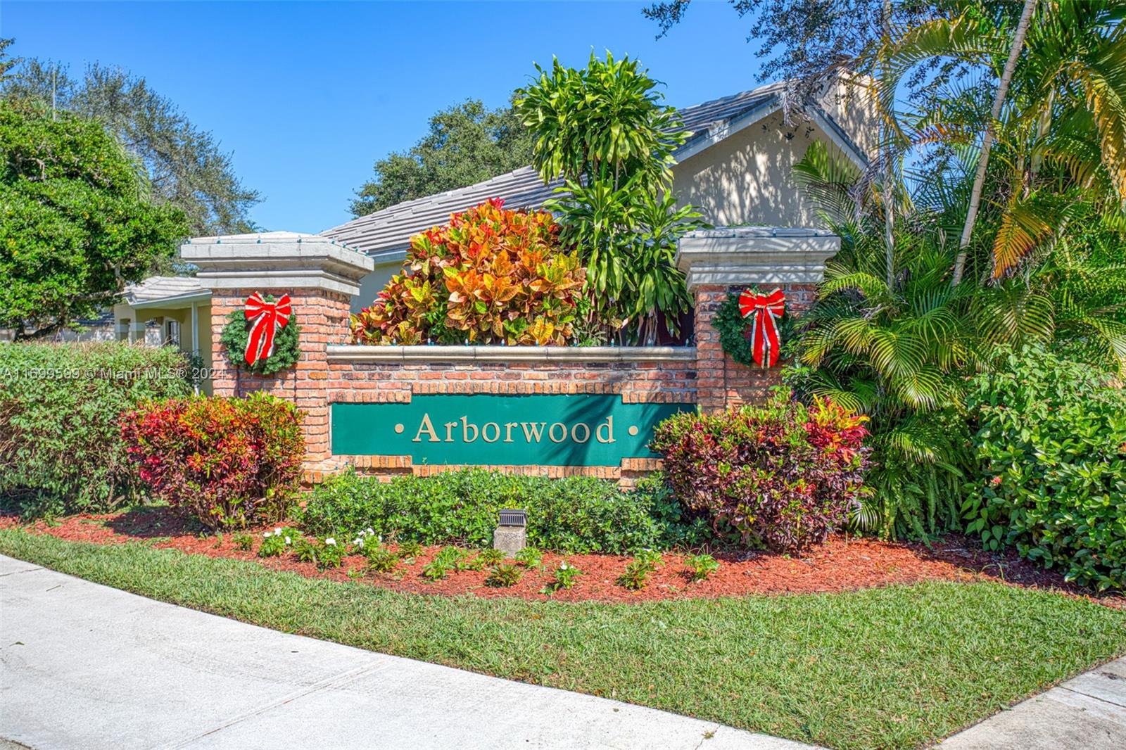 9366 Arborwood Cir, Davie, Florida image 38