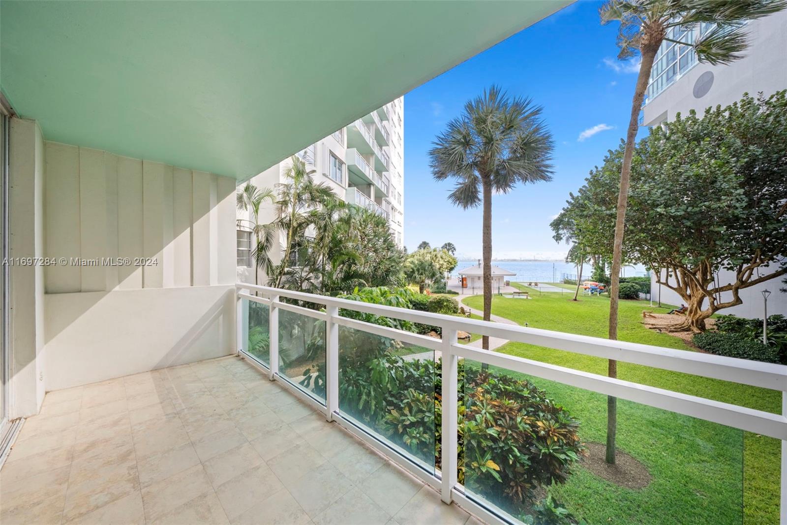 Beautiful bay and garden views from this 1 bed 1 bath unit, plenty of natural light, one assigned parking space. Washers and dryers are not in the unit they are on each floor. Building sits east of Biscayne Blvd., overlooking Biscayne Bay and Miami Beach. Community features grilling area, tennis court, fitness center and recreation room. Construction activity at the building Monday through Friday. Tenant must have renters’ insurance before key exchange.