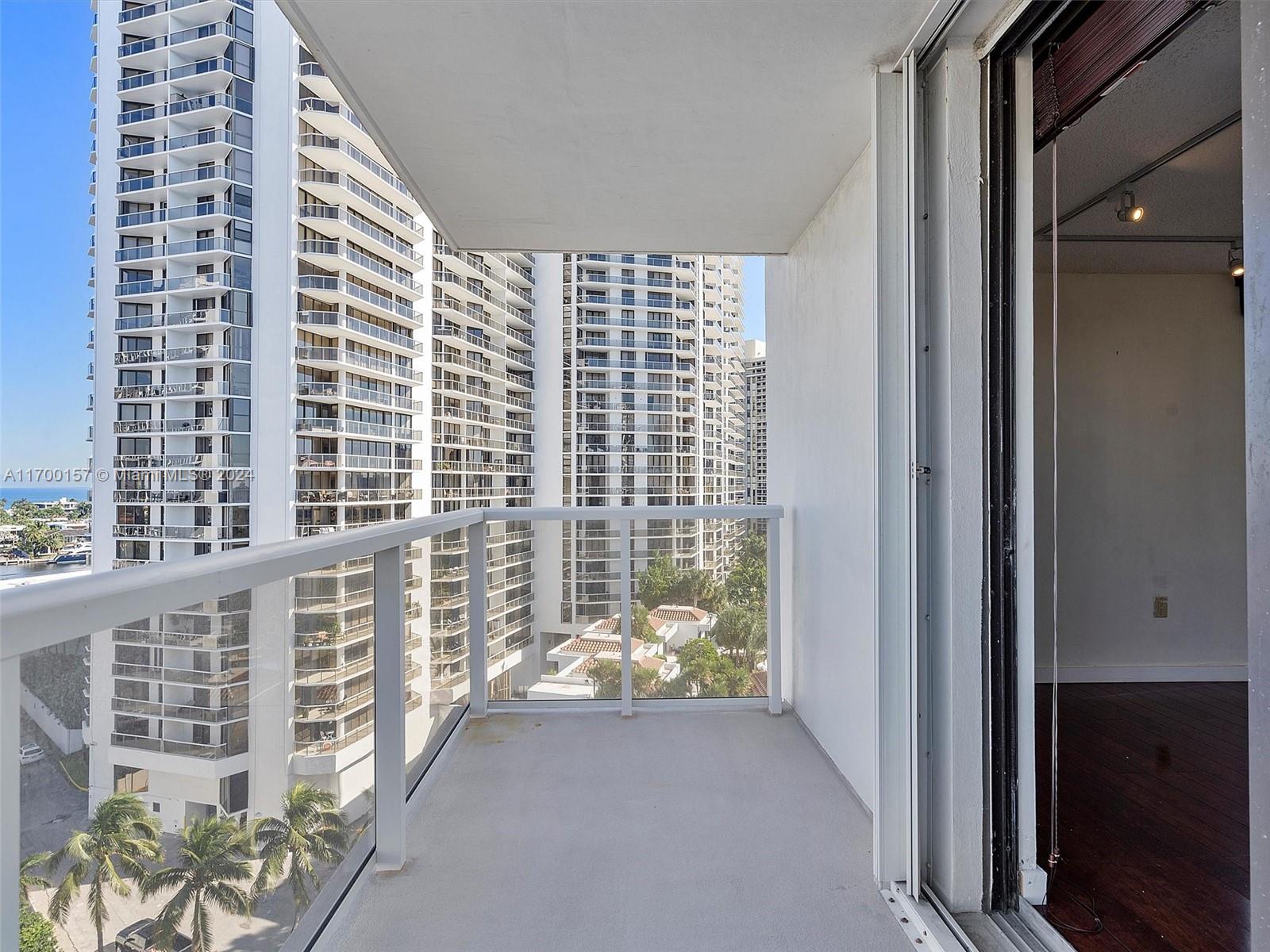 3731 N Country Club Dr #1123, Aventura, Florida image 26