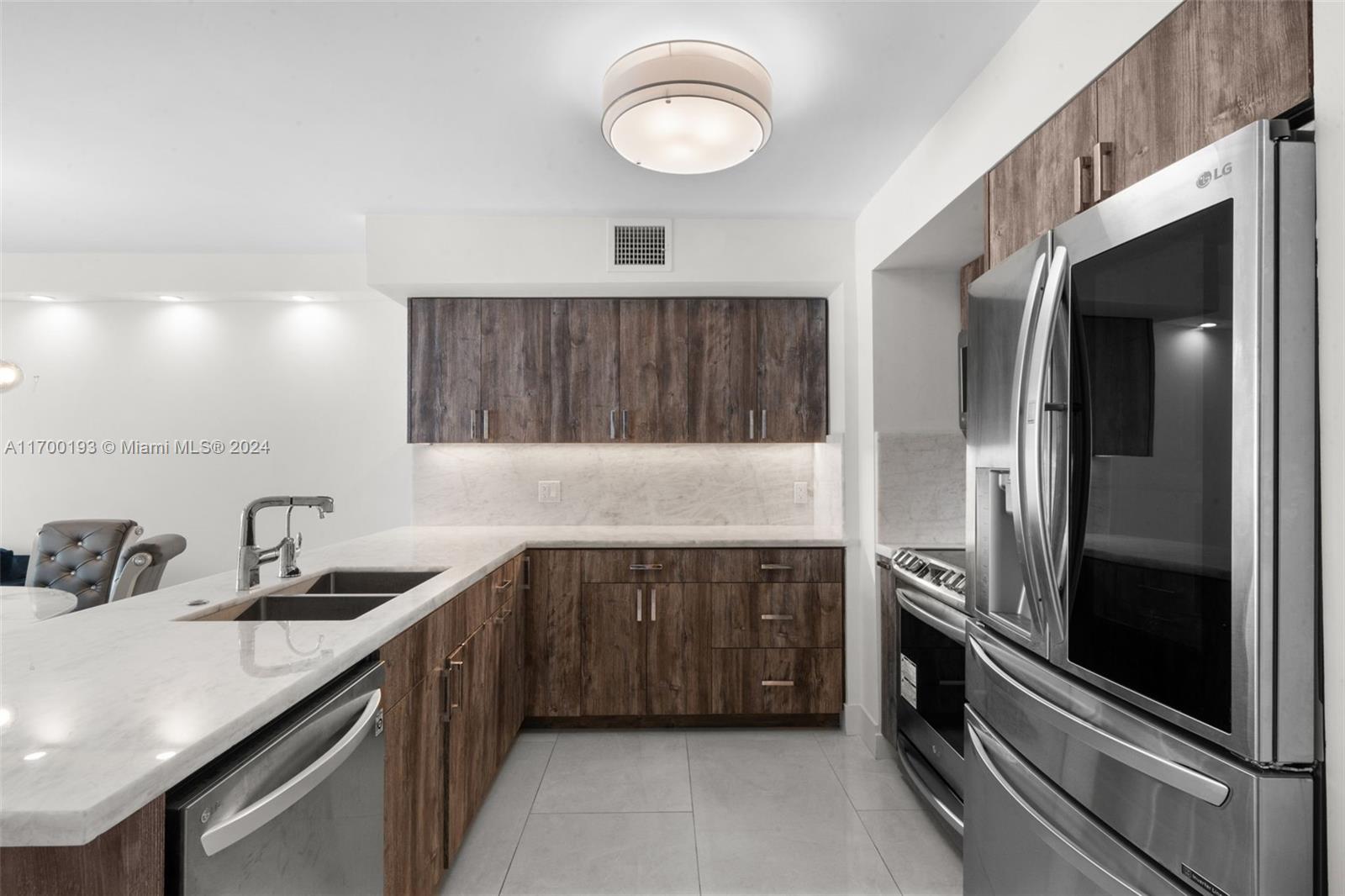 9499 Collins Ave #806, Surfside FL 33154