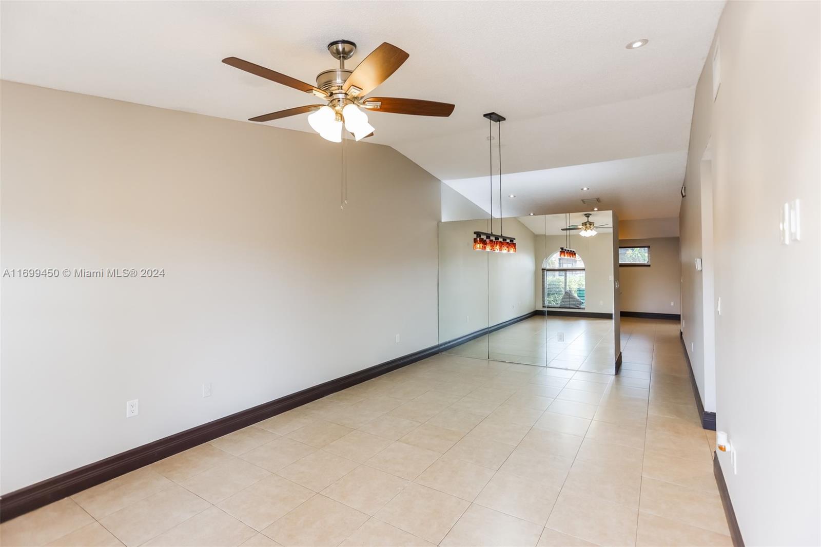 8824 NW 110th Ln, Hialeah Gardens, Florida image 3