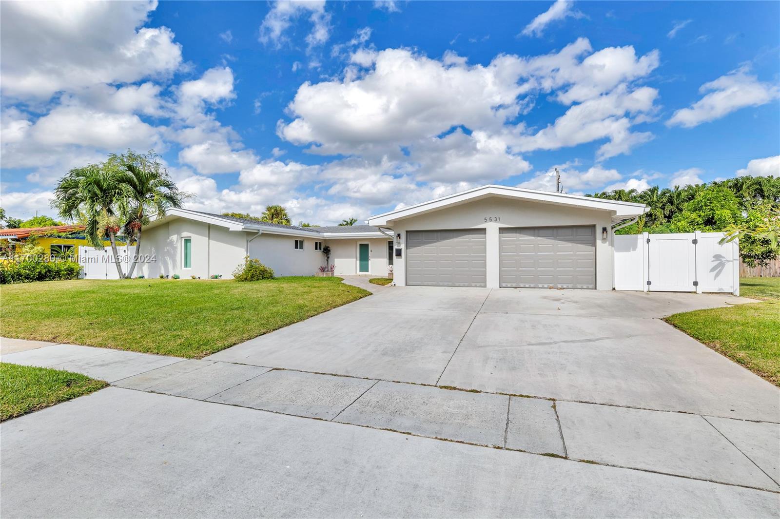 5531 SW 2nd St, Plantation, Florida image 2