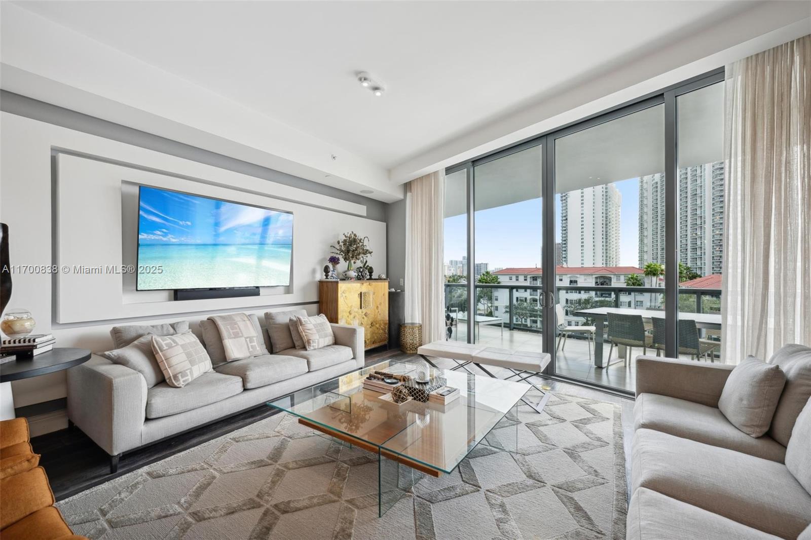 Condo for Sale in Aventura, FL