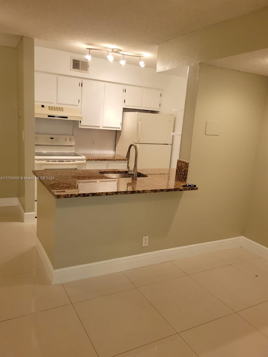 2826 S University Dr #3101, Davie, Florida image 15