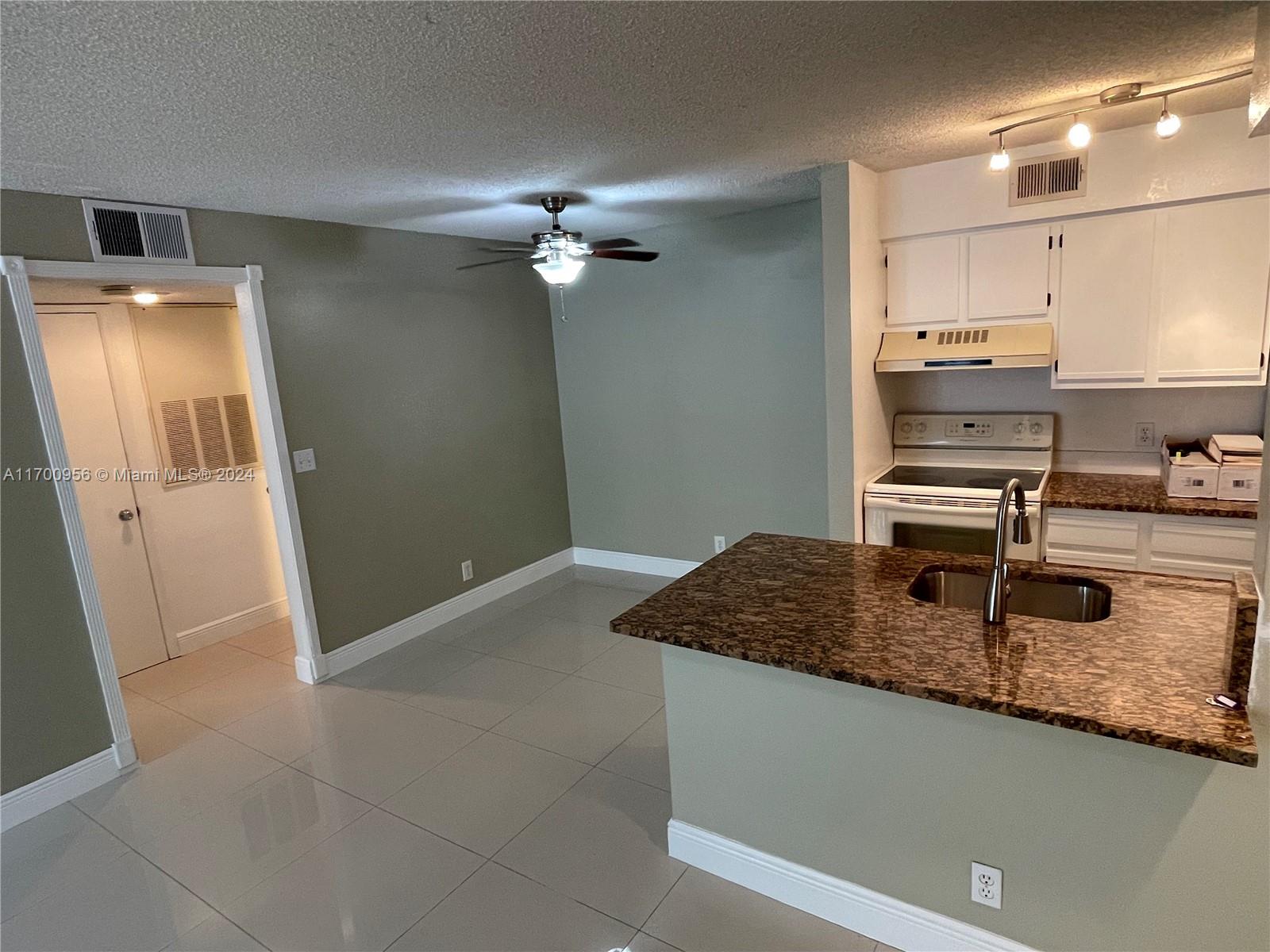 2826 S University Dr #3101, Davie, Florida image 2