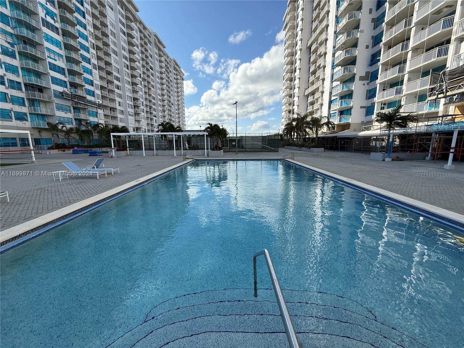 **Prime Location in Aventura**
This unfurnished one bedroom condo is situated in the heart of Aventura. 
Residents will enjoy access to a range of five-star amenities, including two swimming pools, a tennis court, a barbecue area, a marina, a convenience store, a full-service restaurant, a mini-market, a hair and nail salon, and a fitness center. Ultra-fast internet connection included in HOA, Cable with HBO and Showtime included in HOA as well.
The condo is conveniently located near to shopping and restaurants. It is also within easy reach of Sunny Isles Beach, Aventura Mall, I-95, major airports, and shopping centers.**Prime Location in Aventura**