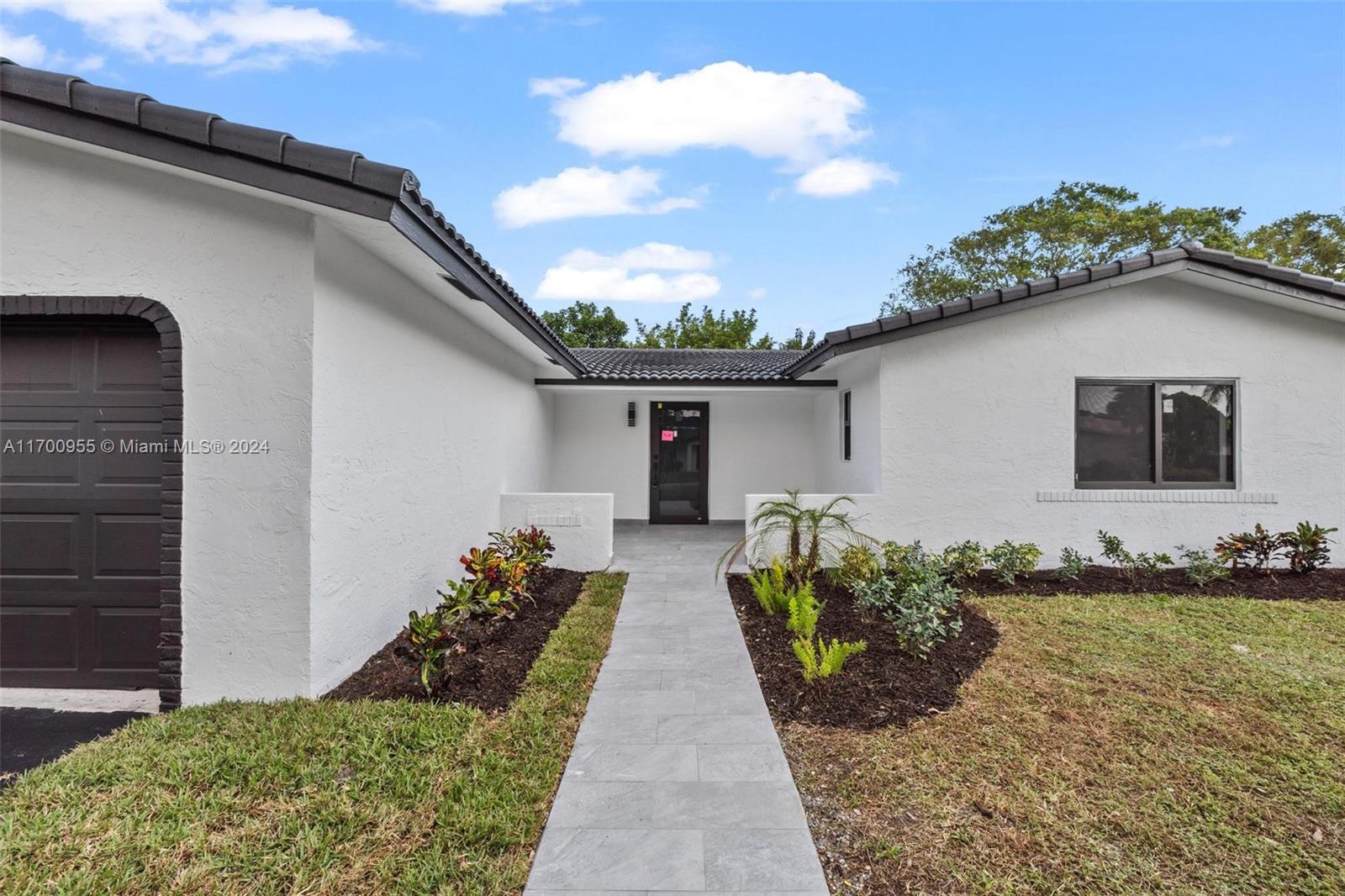 10611 NW 43rd St, Coral Springs, Florida image 3