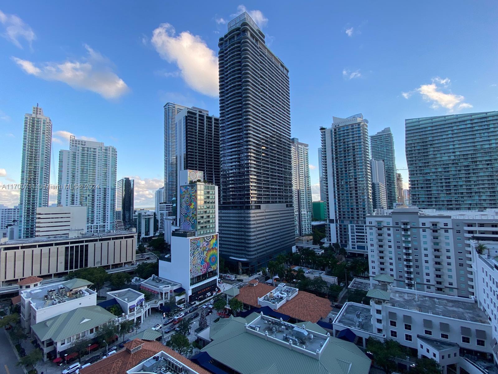 Fantastic and beautiful unit for rent in Brickell Heights, 2/2. Located in the best area of Brickell. Enjoy the amenities as rooftop pool, business center, kids play room, gym...