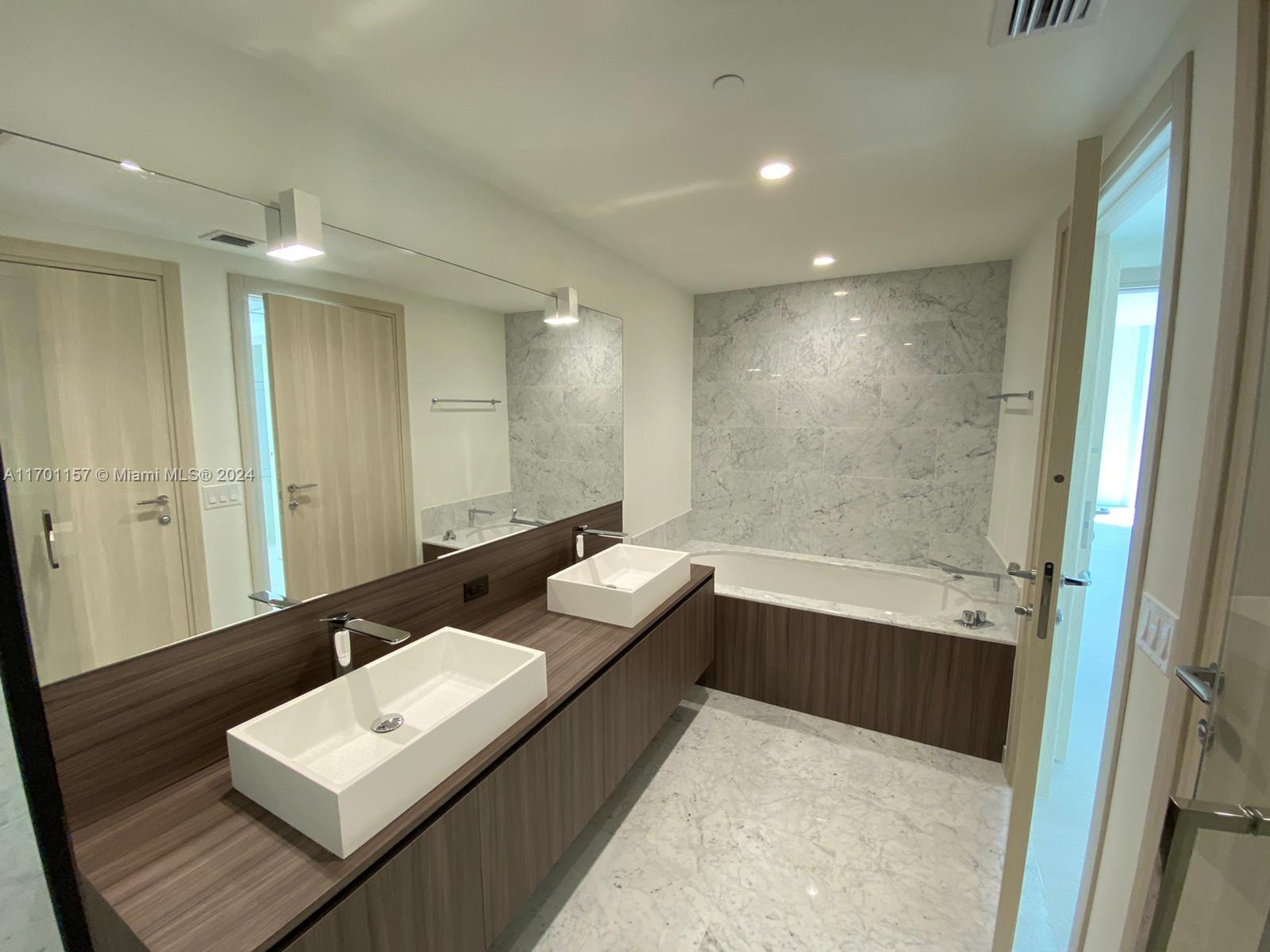 1000 Brickell Plz #3701, Miami FL 33131