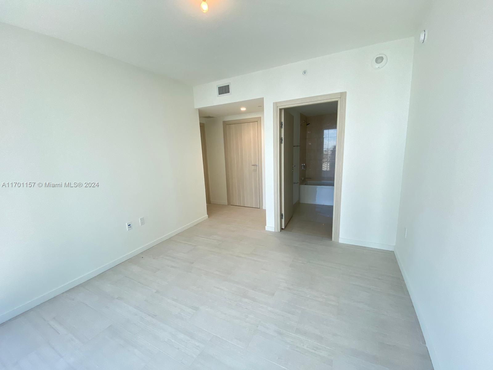 1000 Brickell Plz #3701, Miami FL 33131