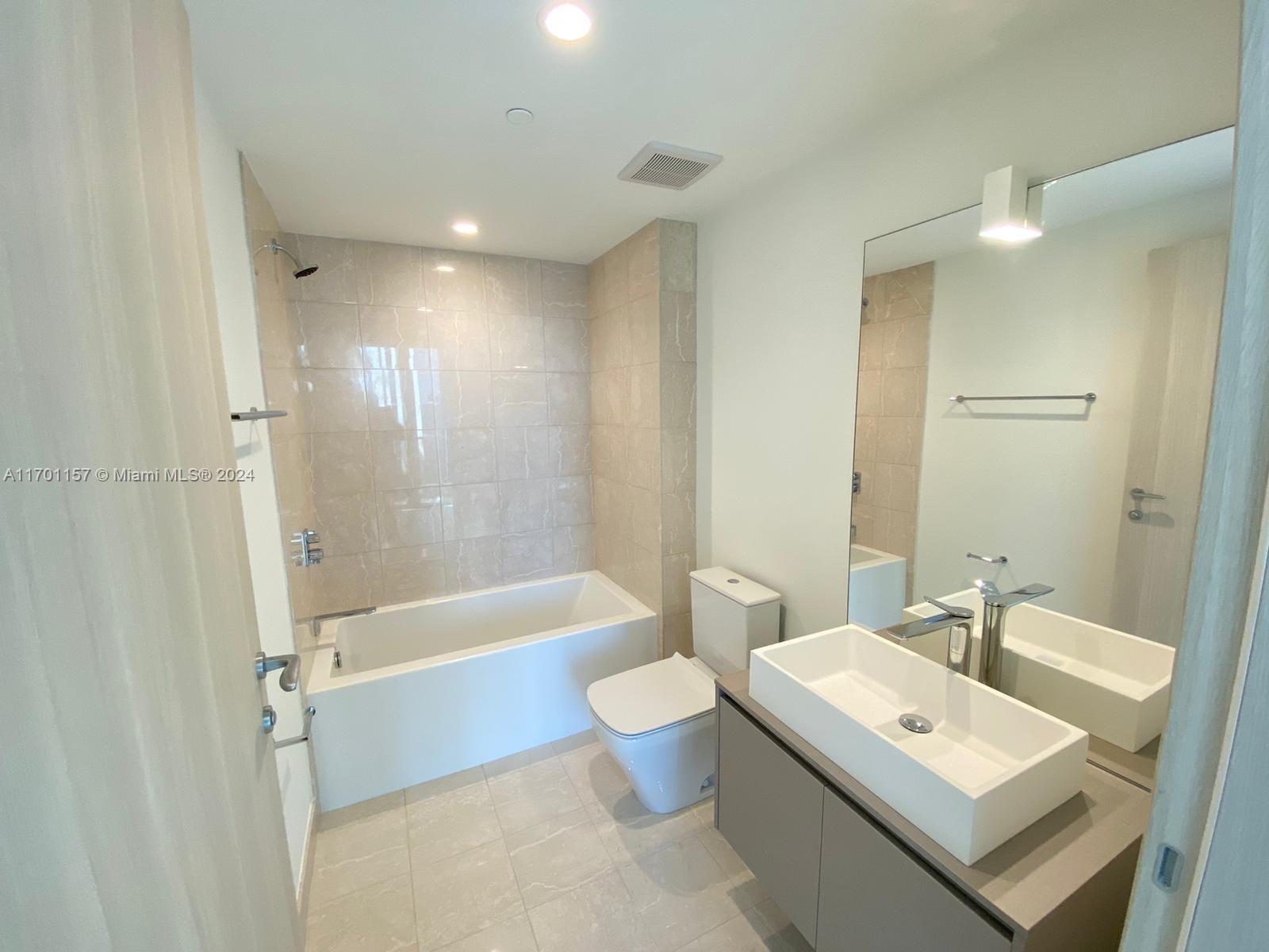 1000 Brickell Plz #3701, Miami FL 33131